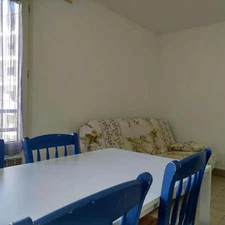 Апартаменты F2 A 50 M De La