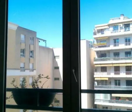 Апартаменты F2 A 50 M De La Ницца