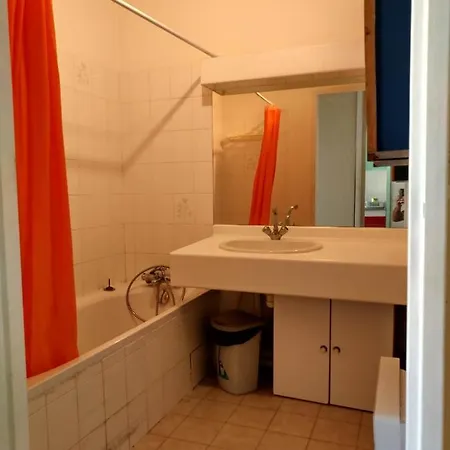 F2 A 50 M De La Apartment